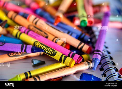 Colorful Crayons 的图像结果