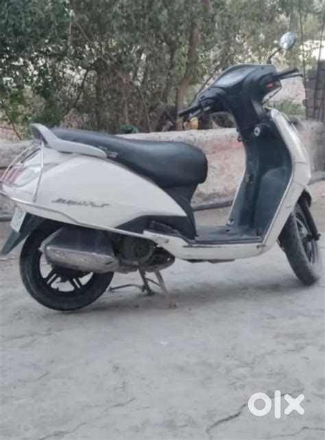 Muja 19000 ma bachna hai - Scooters - 1803300676