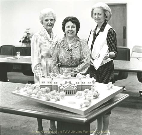 Mary Evelyn Blagg-Huey Library - Clio