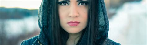 Download wallpaper look, face, brunette, hood, model, Shannon Baker ...