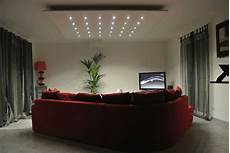 soffitto con faretti un salotto moderno e chic illuminato da faretti led soffitto con faretti un salotto moderno e chic illuminato da faretti led