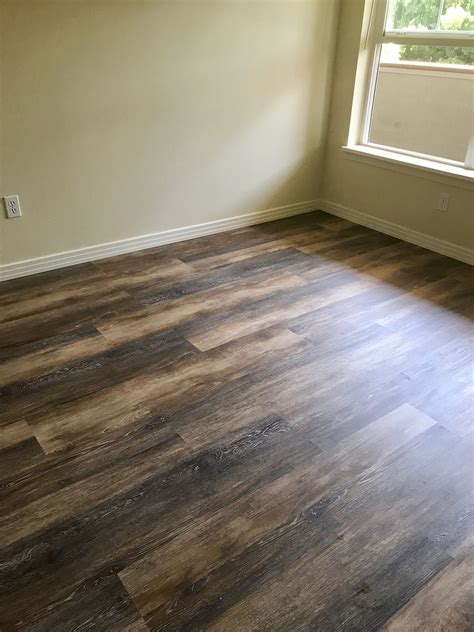 10 Inch Wide Vinyl Plank Flooring: All You Need To Know - Flooring Designs