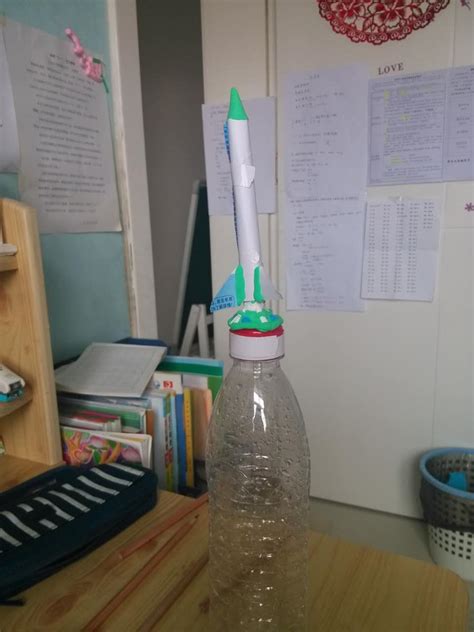 教你用废弃的矿泉水瓶制作一个有趣的火箭╭★肉丁网