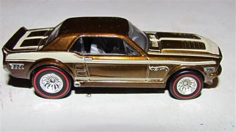 Hot Wheels Garage: CUSTOM ’67 FORD MUSTANG COUPE – ORANGE TRACK DIECAST