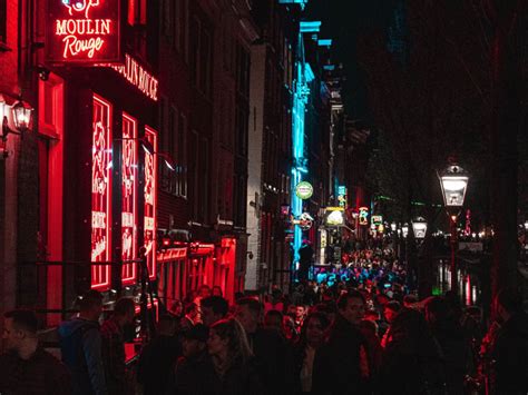 This is the Moulin Rouge Show in Paris - Hellotickets