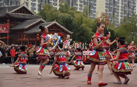 贵州：印江土家金钱杆 打出新年新姿态-人民图片网