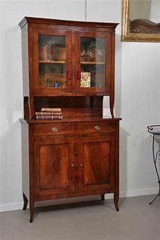 credenze con vetrina credenza con alzata riprodotta in stile classico asolano credenze con vetrina credenza con alzata riprodotta in stile classico asolano