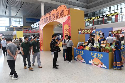 广西南宁：火车站市集助消费扶贫_图片新闻_中国政府网