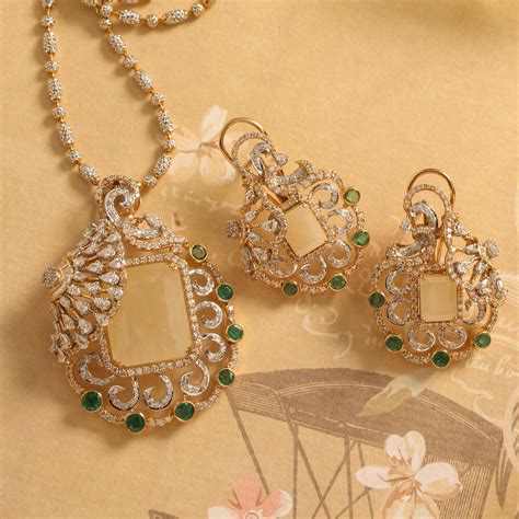 Buy Real Diamond Pendant set Online | Real Diamond Pendant set by Manubhai.