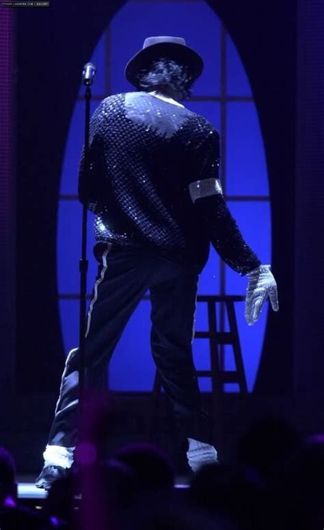 Michael Jackson Photo: billie jean live | Michael jackson, Michael ...