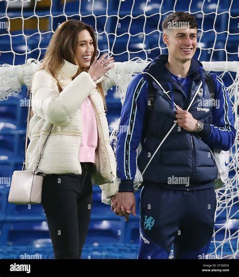 Chelsea goalkeeper Kepa Arrizabalaga & his fiancée Spanish Model model ...