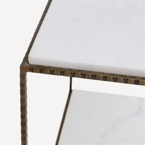 Mesa auxiliar con estructura de acero con acabado en oro viejo y ...