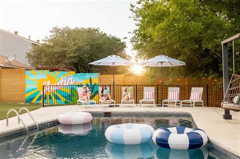 The Uptown Retro | Ultimate Getaway: Pool,Hot tub,Games & Sing-Alongs ...