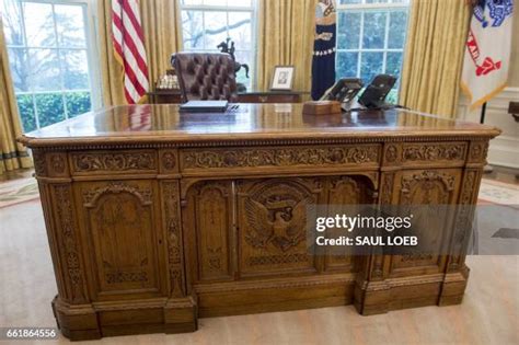 President at Desk 的图像结果