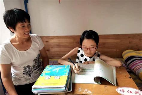 太励志！四川仁寿轮椅女孩高考606分 母亲高中陪读3年 - 区县联播 - 金融投资网