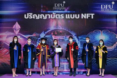 在泰国，毕业是人生当中非常神圣的时刻，学士服的意义也非同寻常；毕业典礼则被当作是人生当中的第一场婚礼来对待，一家老小会到齐校园进行庆祝、合影。