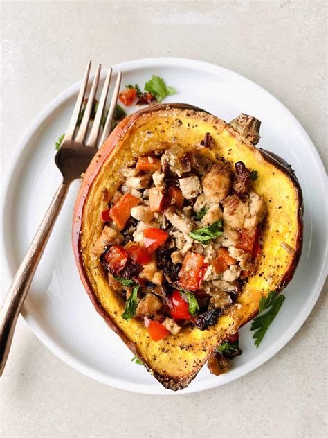 HEALTHY VEGAN STUFFED ACORN SQUASH - THE VGN WAY