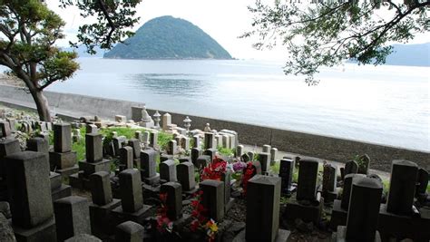 両墓制とは、埋葬とお墓参り用で2つのお墓を設けること！ | お墓探しならライフドット