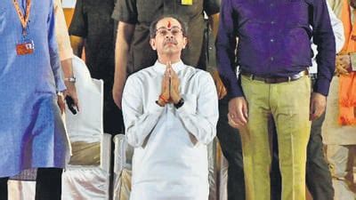 Uddhav submits symbol, name options; Shinde holds meeting | India News
