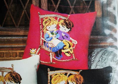 昭和刺繍キット レトロ ビオレー クロスステッチ クッション45×44㎝ | こりすのパン屋