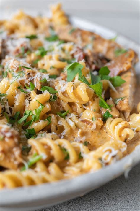Creamy Rotini Chicken Pasta Recipe - Daen's Kitchen