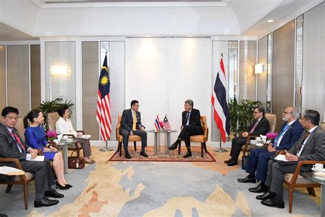 Minister of Foreign Affairs has bilateral discussion with Minister of Foreign Affairs of ... - review of indonesian and malaysian affairs