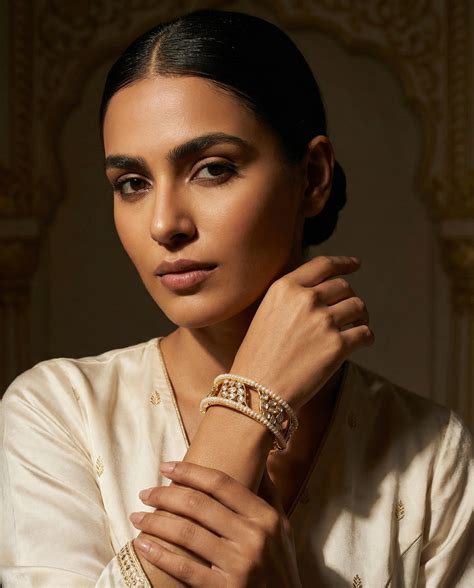 Antique-Inspired Golden Pearl & Kundan Filigree Bangle
