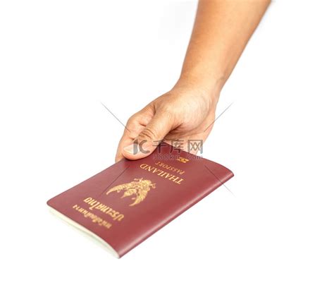 男人从后兜里掏出欧洲护照高清图片下载-正版图片507273440-摄图网