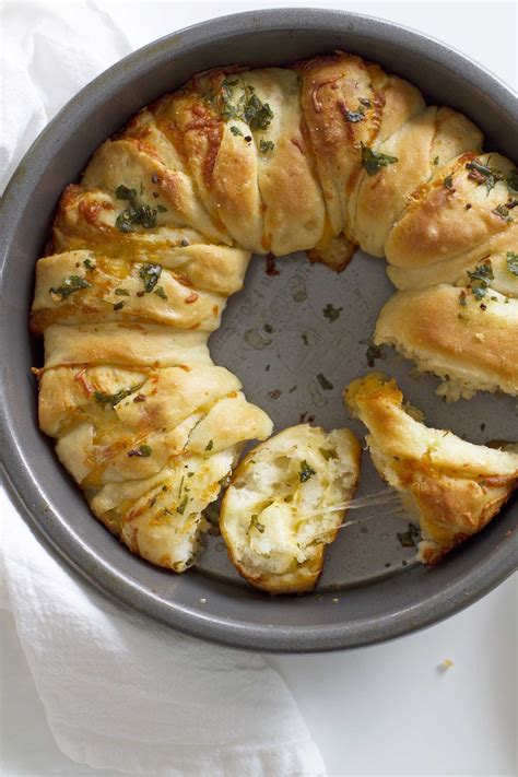 Cheesy Garlic Pull Apart Bread Recipe | Girl Versus Dough