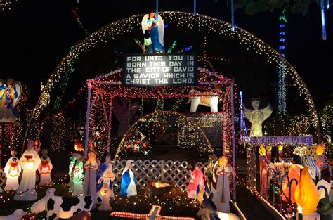 Oakdale Christmas Light Display - Holiday Light Display in St ...