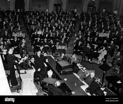 Madame chiang kai shek hi-res stock photography and images - Alamy