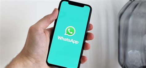 Here’s How The Internet Reacted to WhatsApp, Instagram and Facebook ...