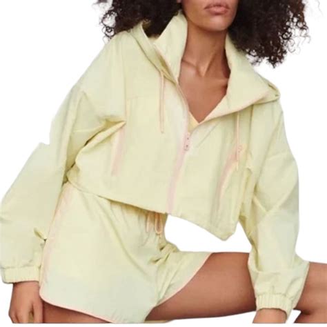 ZARA Cropped Raincoat Jacket | Windbreaker, Yellow windbreaker, Nylon ...