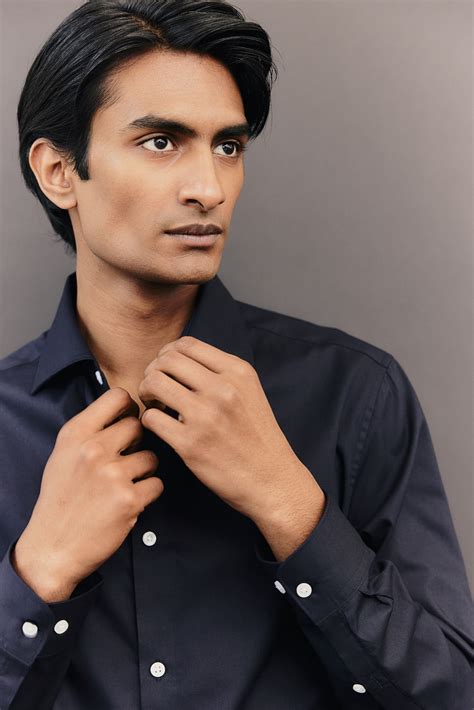 Slim Fit Easy-iron shirt - Navy blue - Men | H&M IN