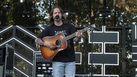 Watch Sunday Morning: Guitarist Billy Strings, the "future of bluegrass ...
