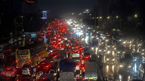 Ahmedabad-Mumbai Highway Traffic: 15-Km Gridlock Strands Commuters For ...