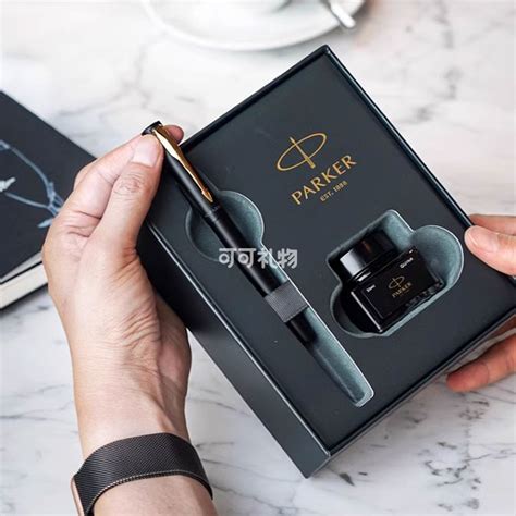 法学生送什么礼物最新素材