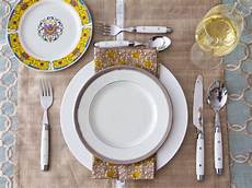 How To Set Dinner Table by Thanksgiving Table Setting Ideas Hgtv How To Set Dinner Table