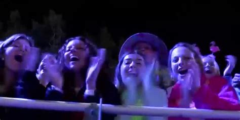 Week 7: Vote for Fan Cam of the Week!