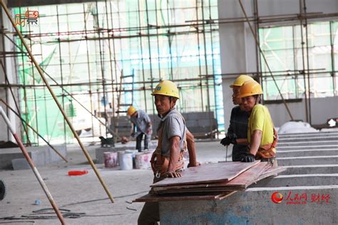 财景:镜头下的中国建筑工人小工日薪仅百元(高清)财经-搜狐