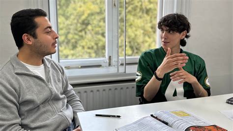 Debates and Discussions Speaking Skills | Blog • ES World London Campus