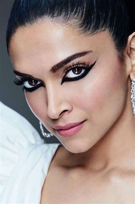 The 10 Different Eyeliner Application Styles You Can Experiment | Femina.in