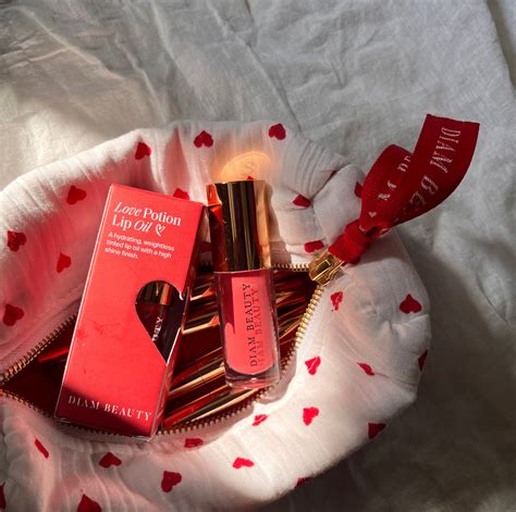 Hearts All Over Pouch (Red) – Diam Beauty Store