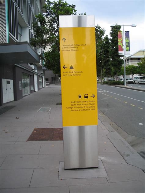 Wayfinding Sign Examples 的图像结果