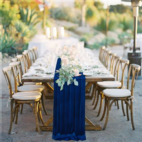 Navy table runners wedding | Honestweddingadvice.com
