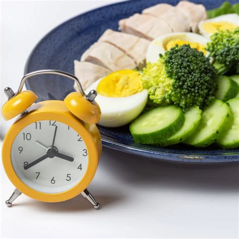 Intermittent Fasting and Women: Health Benefits, Risks, and Tips