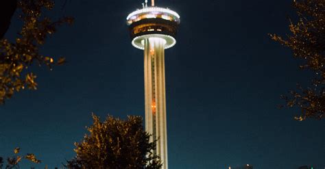 People Standing Outside 的图像结果