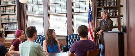 Political Science Class Room 的图像结果