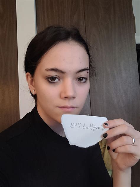 (NB 22) I have severe body dysmorphia so I don't feel pretty. Am I ugly ...