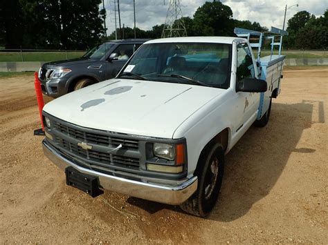 1995 CHEVROLET CHEYENNE 2500 SERVICE TRUCK, VIN/SN:1GBGC24K2SE224023 ...